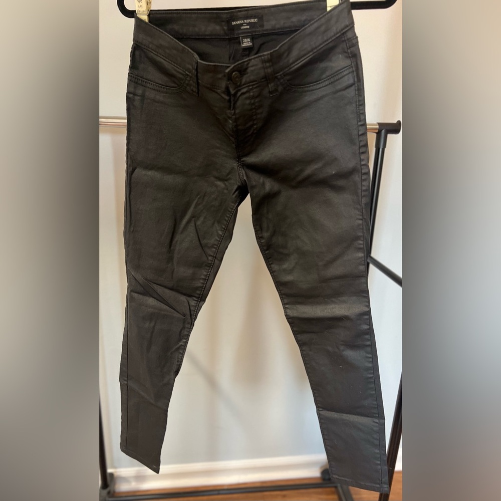 🟢Banana Republic faux leather black legging. Size 6.